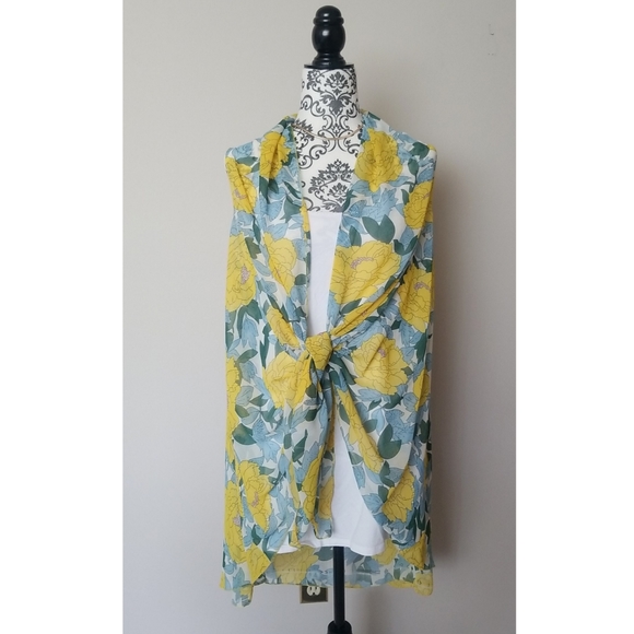 2 for 20 Floral Vest - Picture 4 of 6